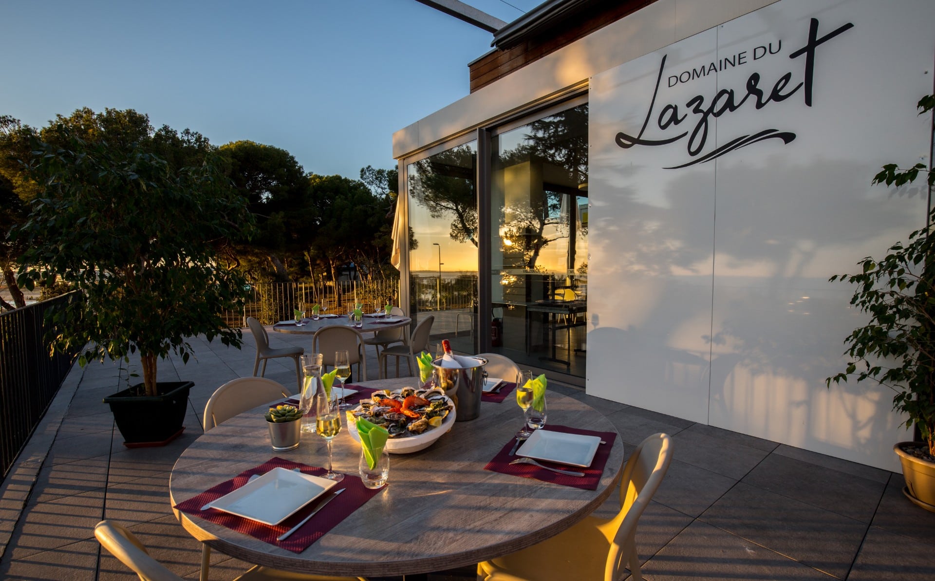 Seminarios y actos de empresa junto al mar, al atardecer en la terraza de nuestro restaurante